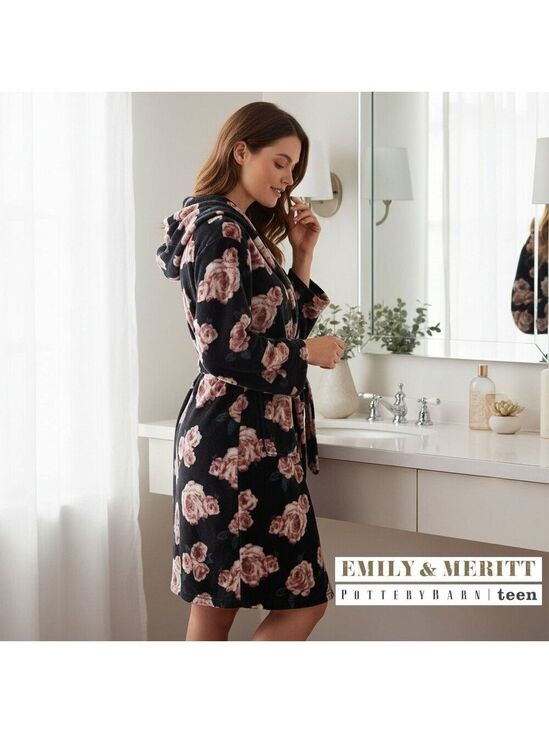 Pottery Barn Teen Other - Emily & Merritt for Pottery Barn Teen Cozy Floral Hooded Robe